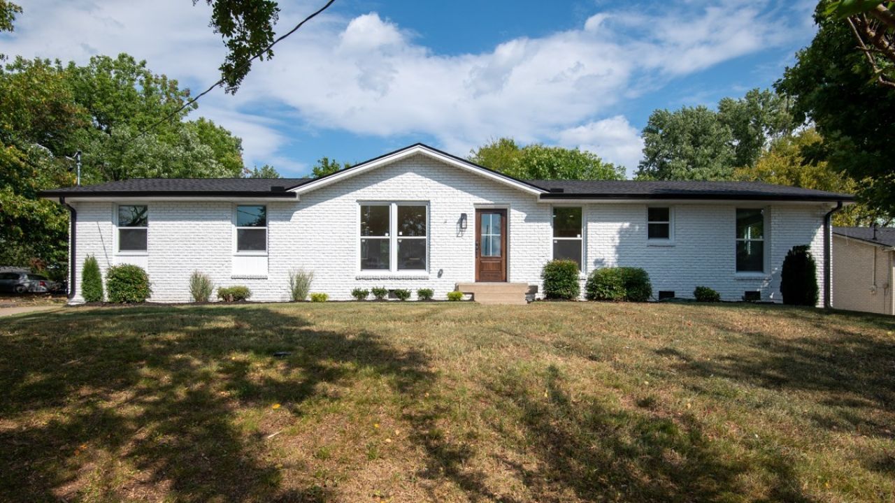 146 Lakeside Park Dr, Hendersonville, TN 37075 Main Photo