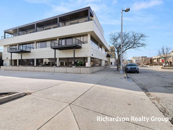 300 Washington Avenue, Unit 8, Grand Haven, MI 49417