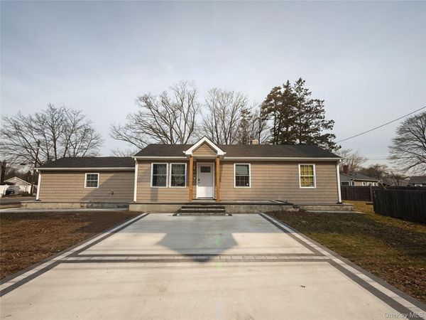 1013 Merriam Road , Bay Shore, NY 11706