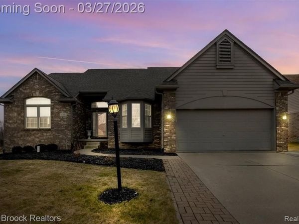 1086 Williamson Circle, Pontiac, MI 48340