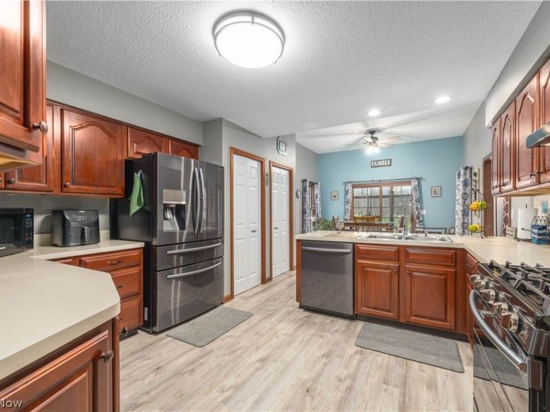 44565 Stang Road, Elyria, OH 44035 Photo 10