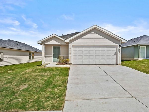 405 Wild Goose DR, Luling, TX 78648