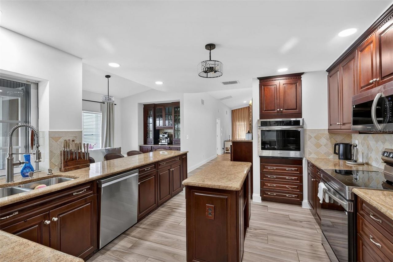 29 SE 10th Avenue, Cape Coral, FL 33990 Photo