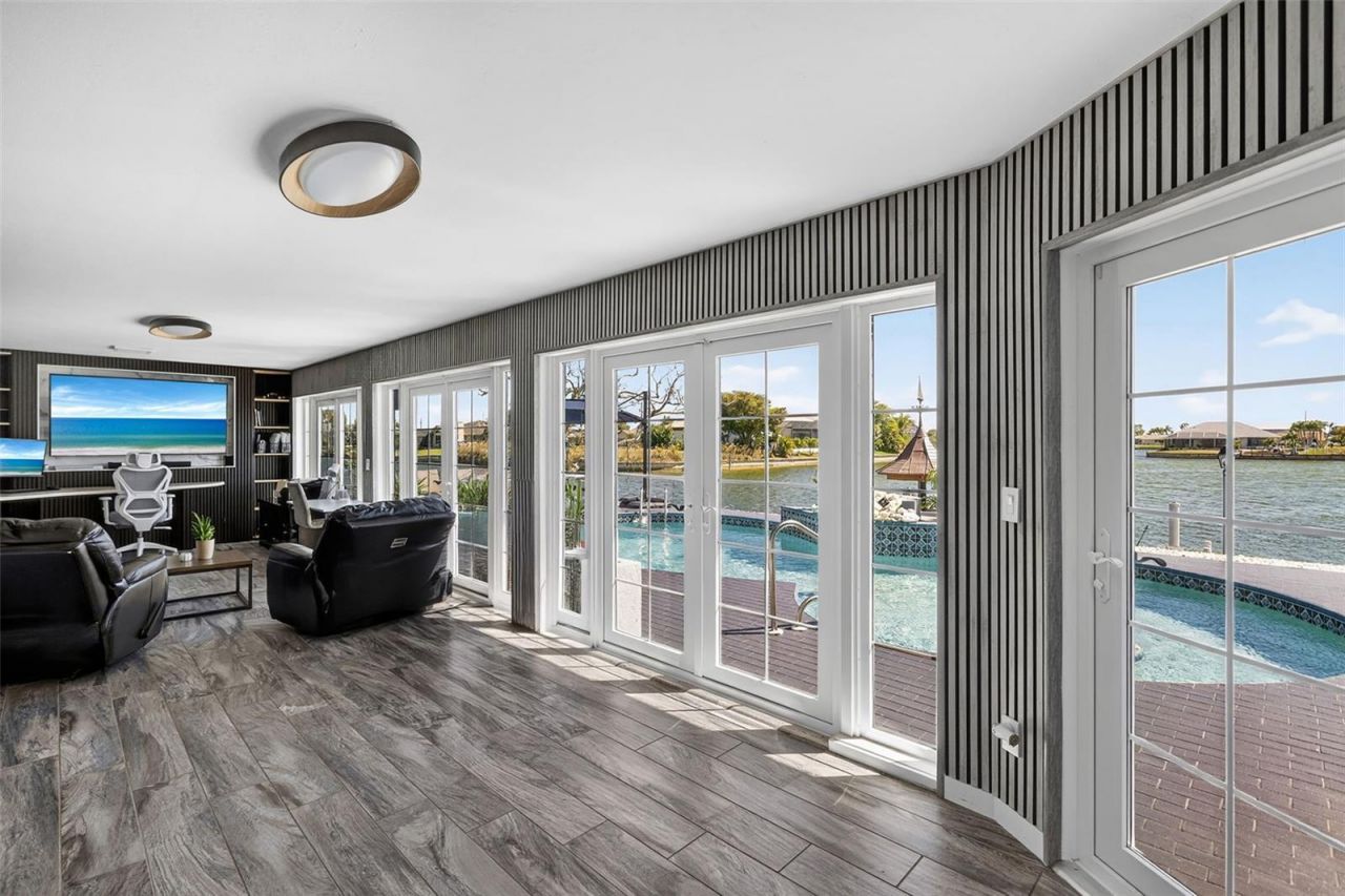 29 SE 10th Avenue, Cape Coral, FL 33990 Photo