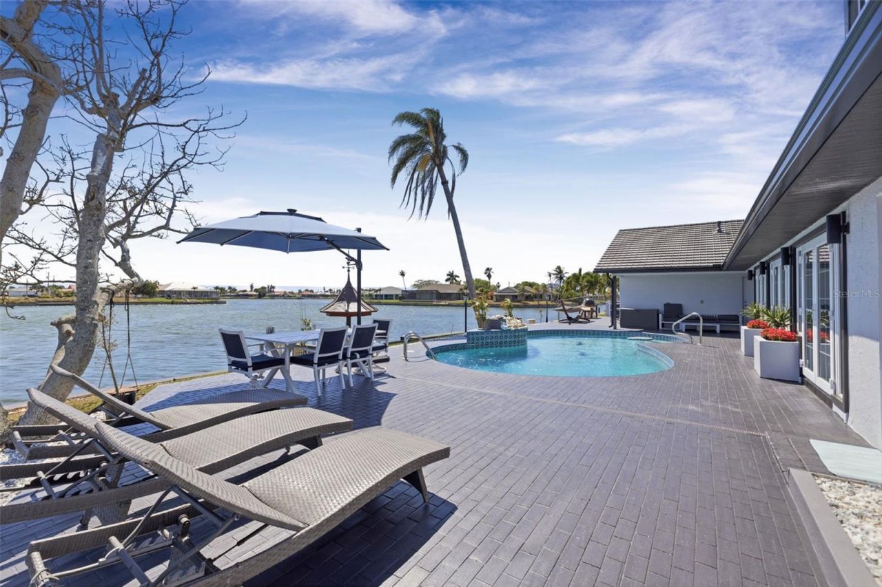 29 SE 10th Avenue, Cape Coral, FL 33990 Photo