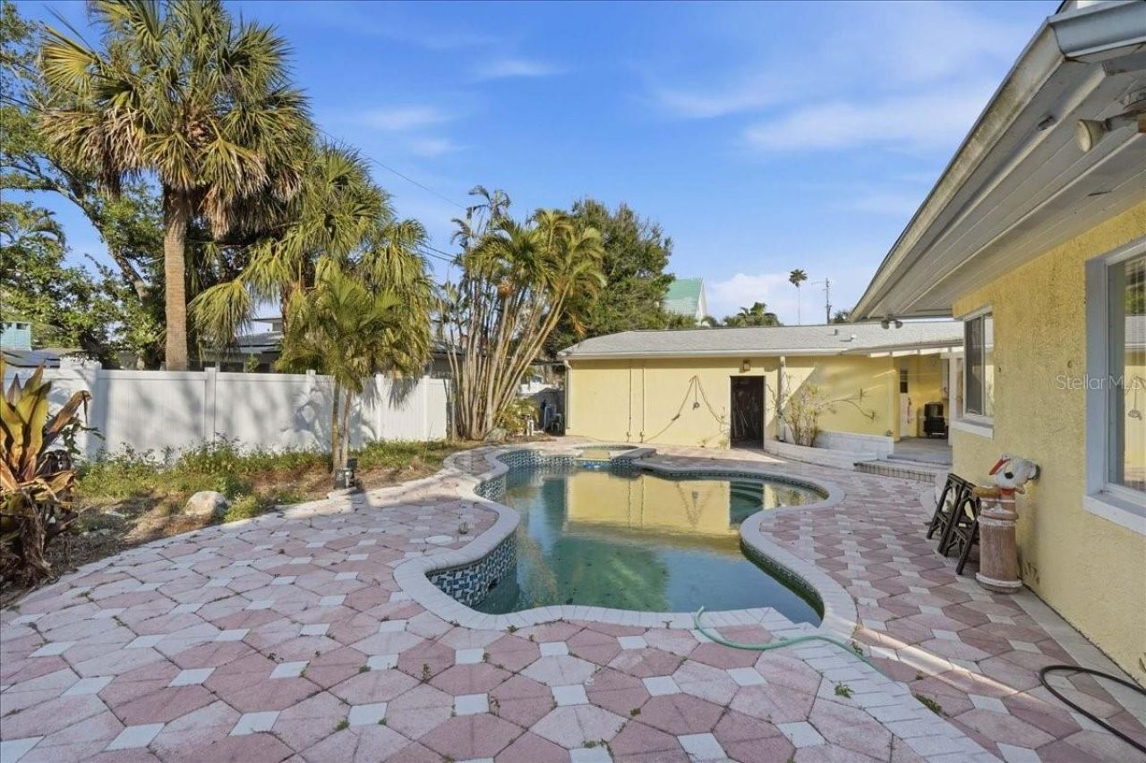 16007 Gulf Boulevard, Redington Beach, FL 33708 Photo