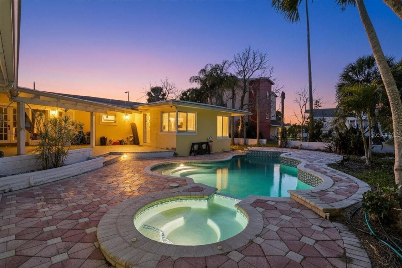 16007 Gulf Boulevard, Redington Beach, FL 33708 Photo