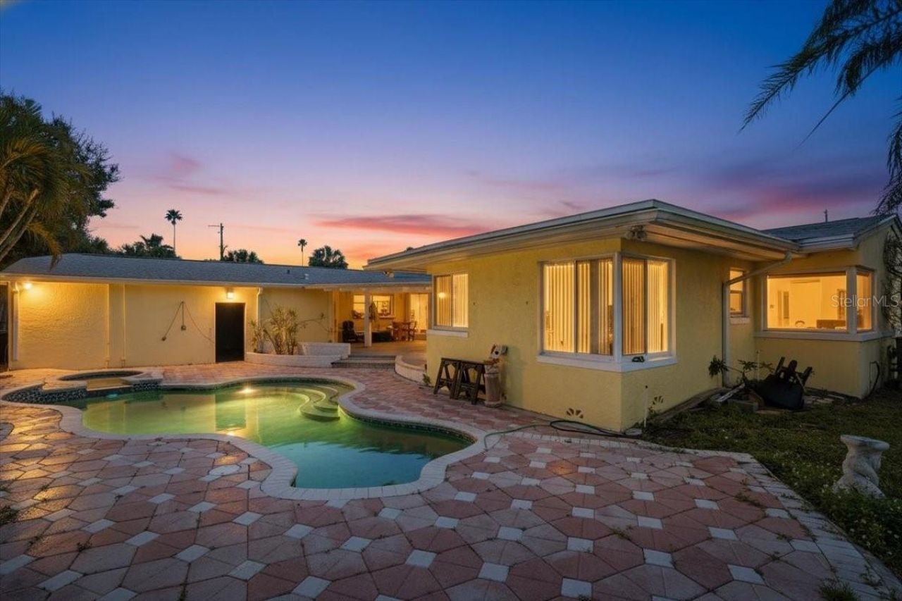 16007 Gulf Boulevard, Redington Beach, FL 33708 Photo