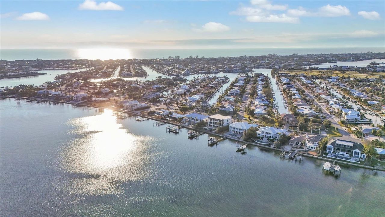 635 Key Royale Drive, Holmes Beach, FL 34217 Photo