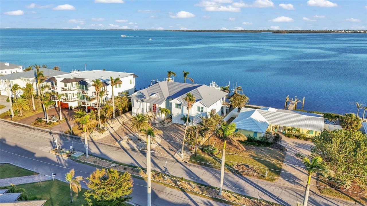 635 Key Royale Drive, Holmes Beach, FL 34217 Photo