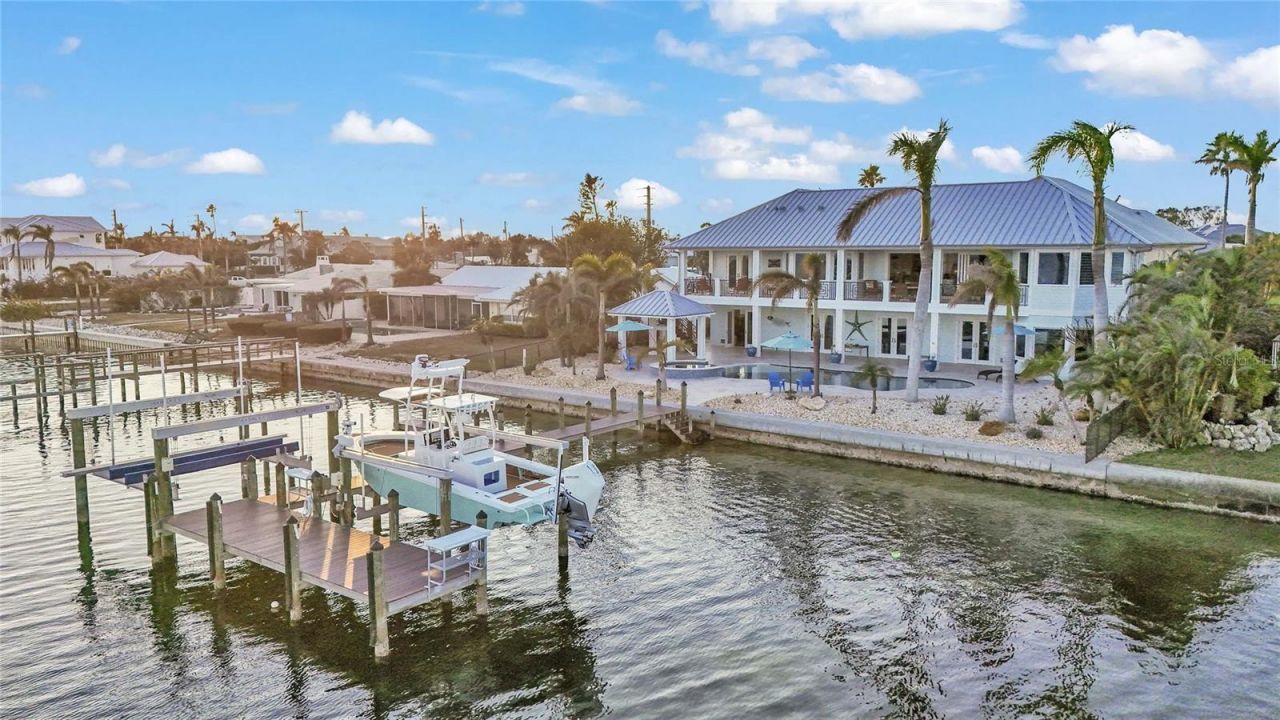 635 Key Royale Drive, Holmes Beach, FL 34217 Photo