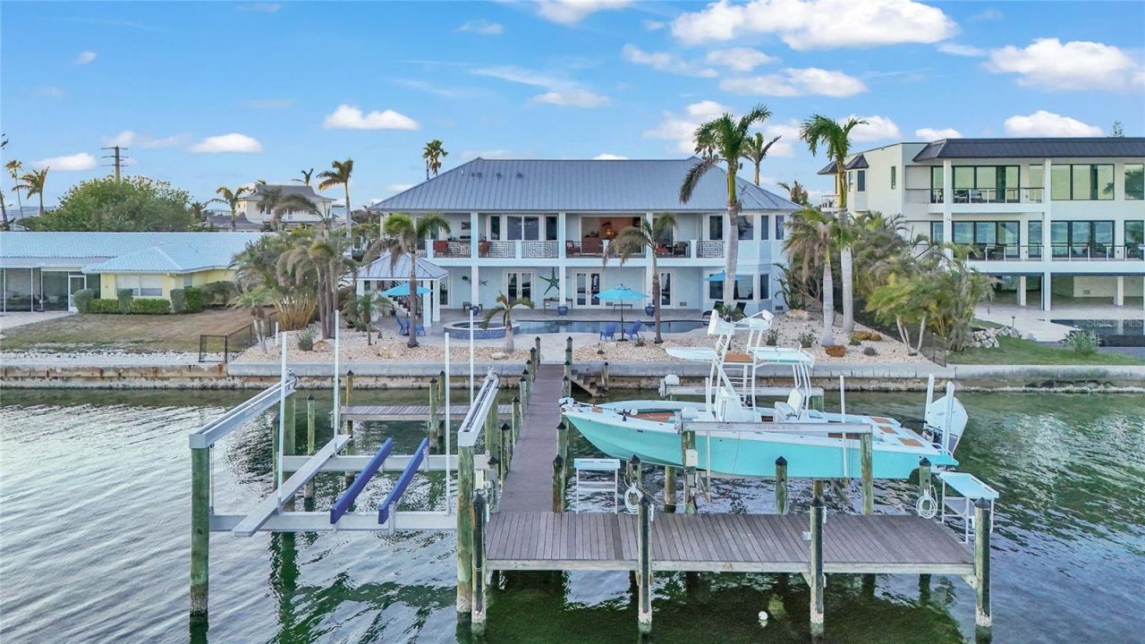 635 Key Royale Drive, Holmes Beach, FL 34217 Photo