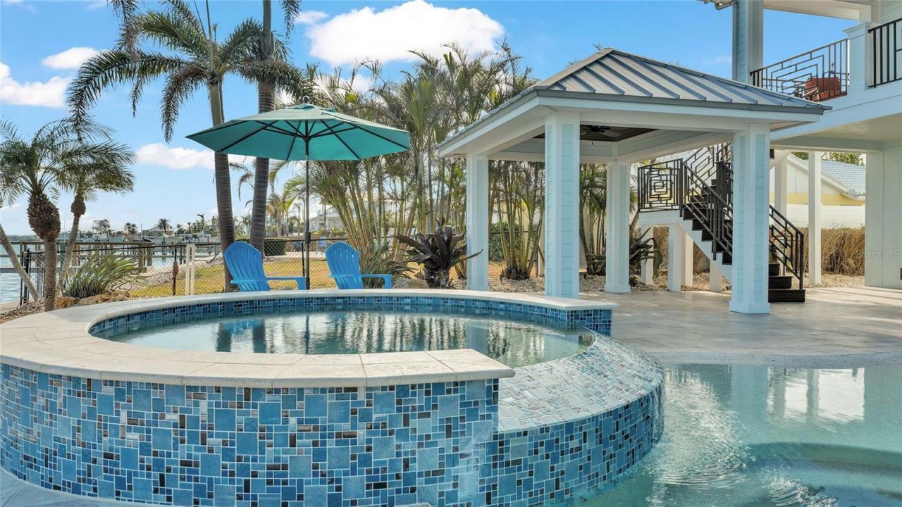 635 Key Royale Drive, Holmes Beach, FL 34217 Photo