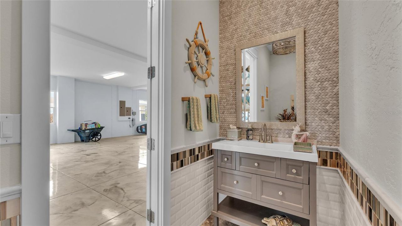 635 Key Royale Drive, Holmes Beach, FL 34217 Photo