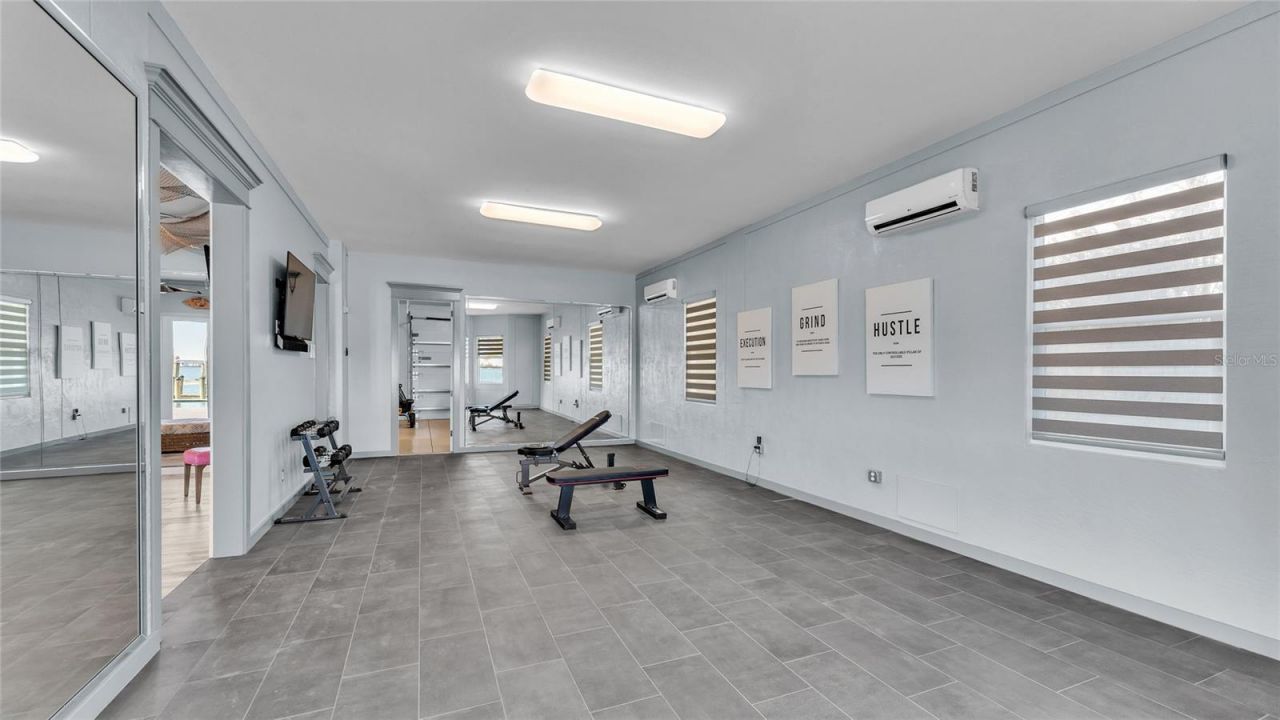 635 Key Royale Drive, Holmes Beach, FL 34217 Photo