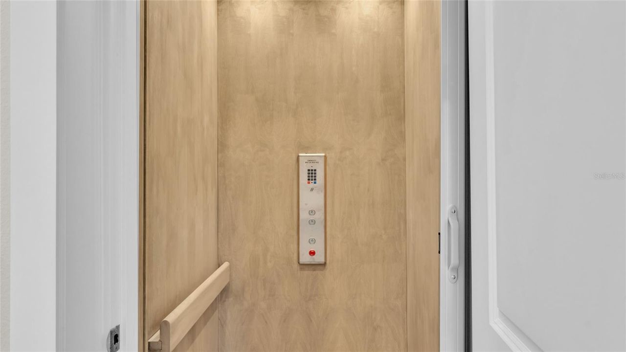 635 Key Royale Drive, Holmes Beach, FL 34217 Photo