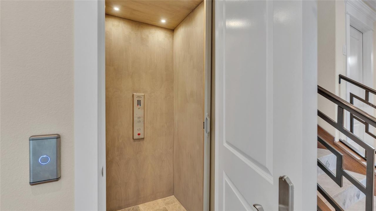 635 Key Royale Drive, Holmes Beach, FL 34217 Photo