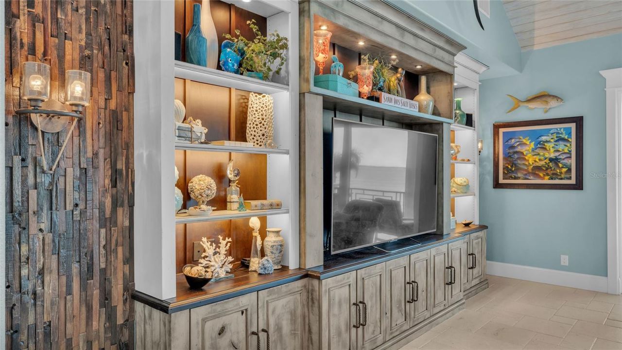 635 Key Royale Drive, Holmes Beach, FL 34217 Photo