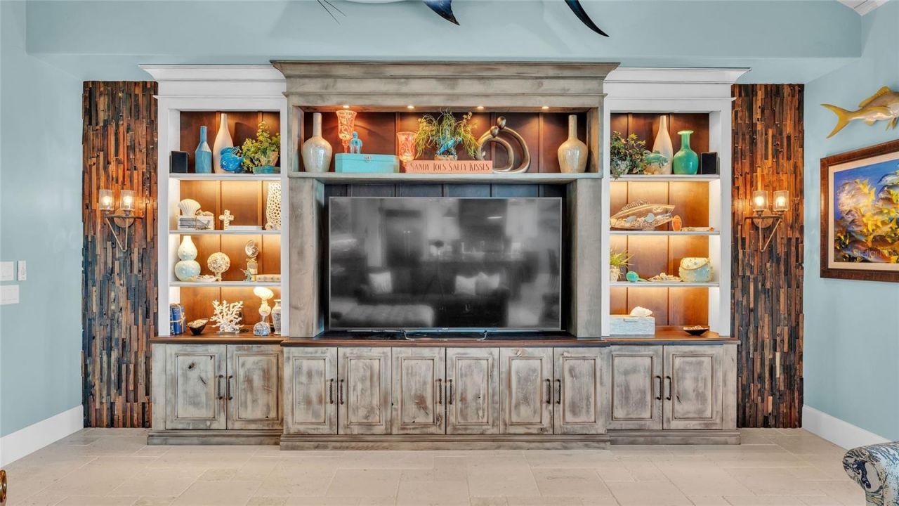 635 Key Royale Drive, Holmes Beach, FL 34217 Photo