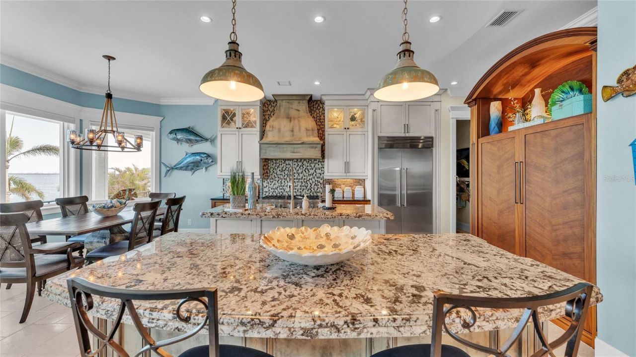 635 Key Royale Drive, Holmes Beach, FL 34217 Photo