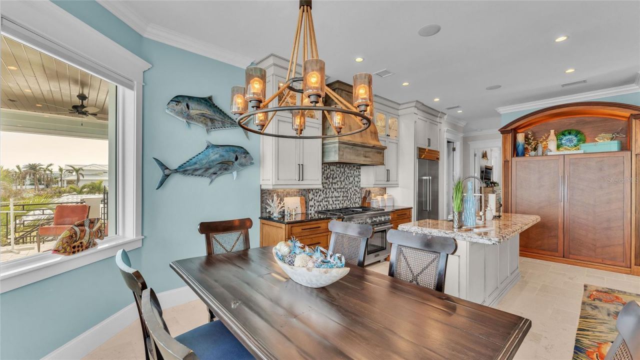 635 Key Royale Drive, Holmes Beach, FL 34217 Photo