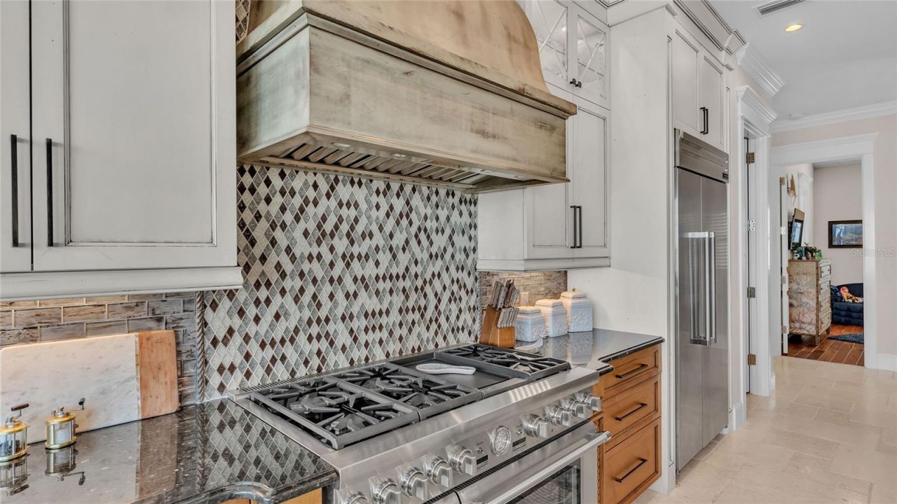 635 Key Royale Drive, Holmes Beach, FL 34217 Photo