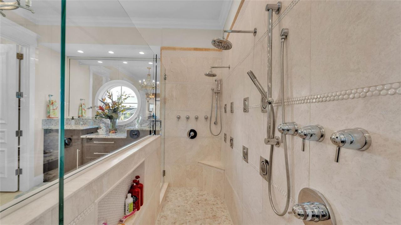 635 Key Royale Drive, Holmes Beach, FL 34217 Photo