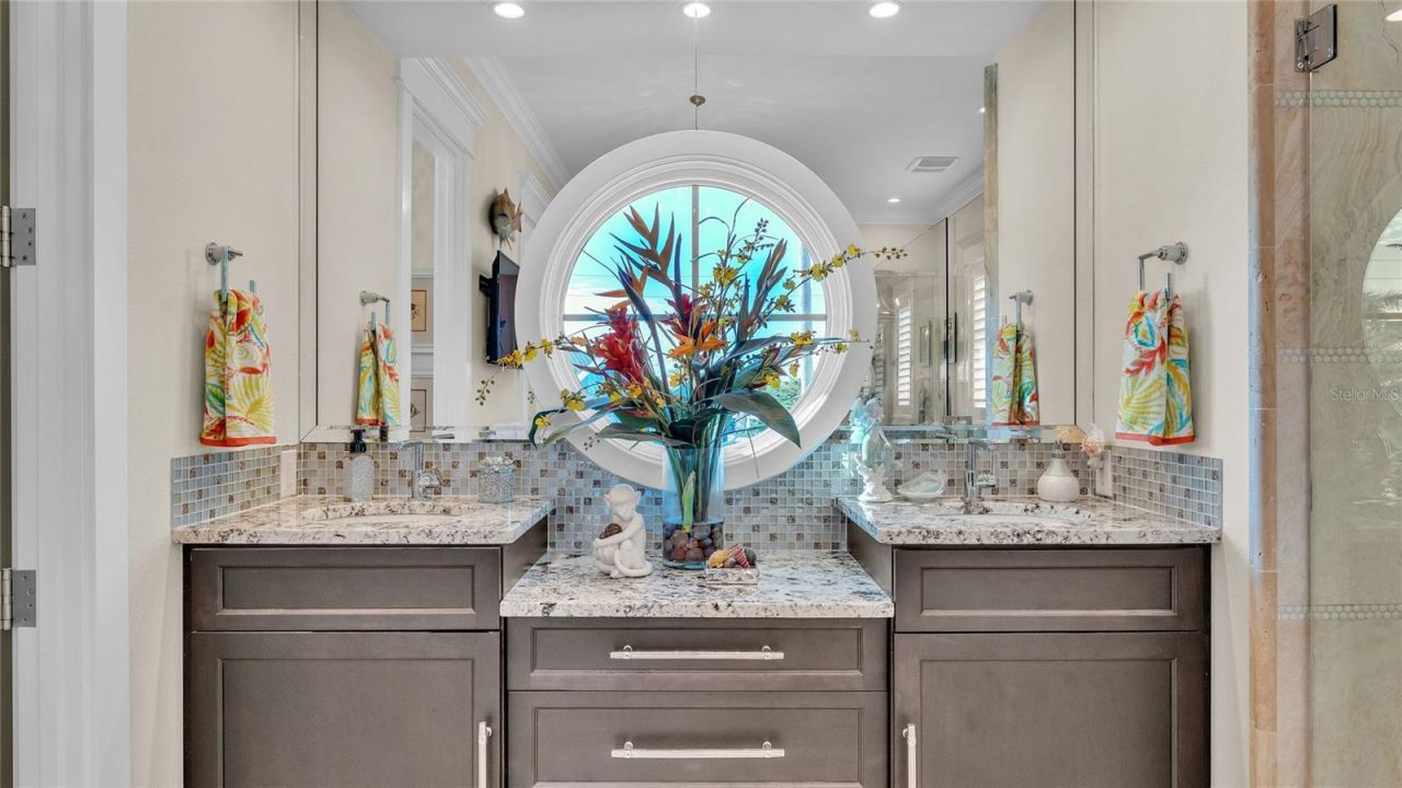 635 Key Royale Drive, Holmes Beach, FL 34217 Photo