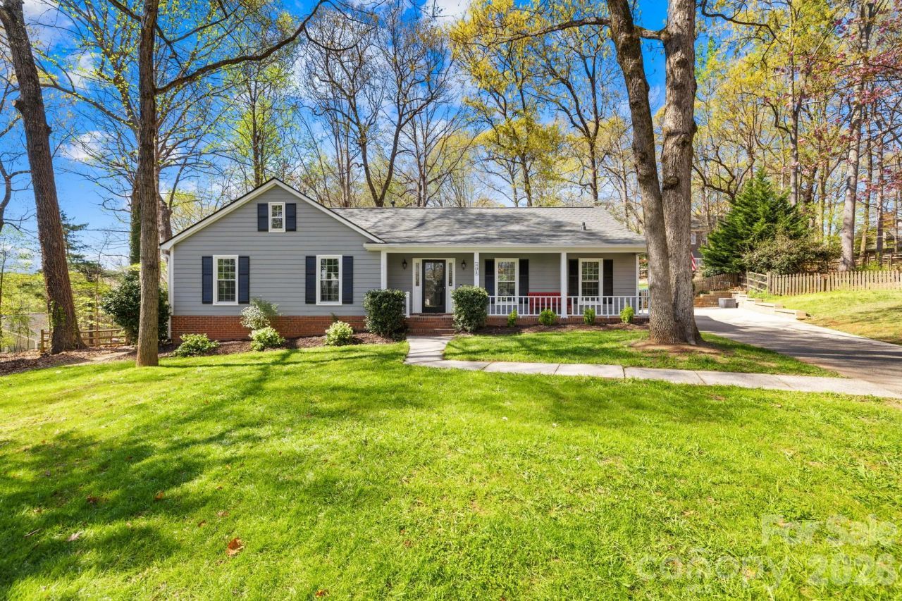 401 Leighton Court, Matthews, NC 28105 Main Photo