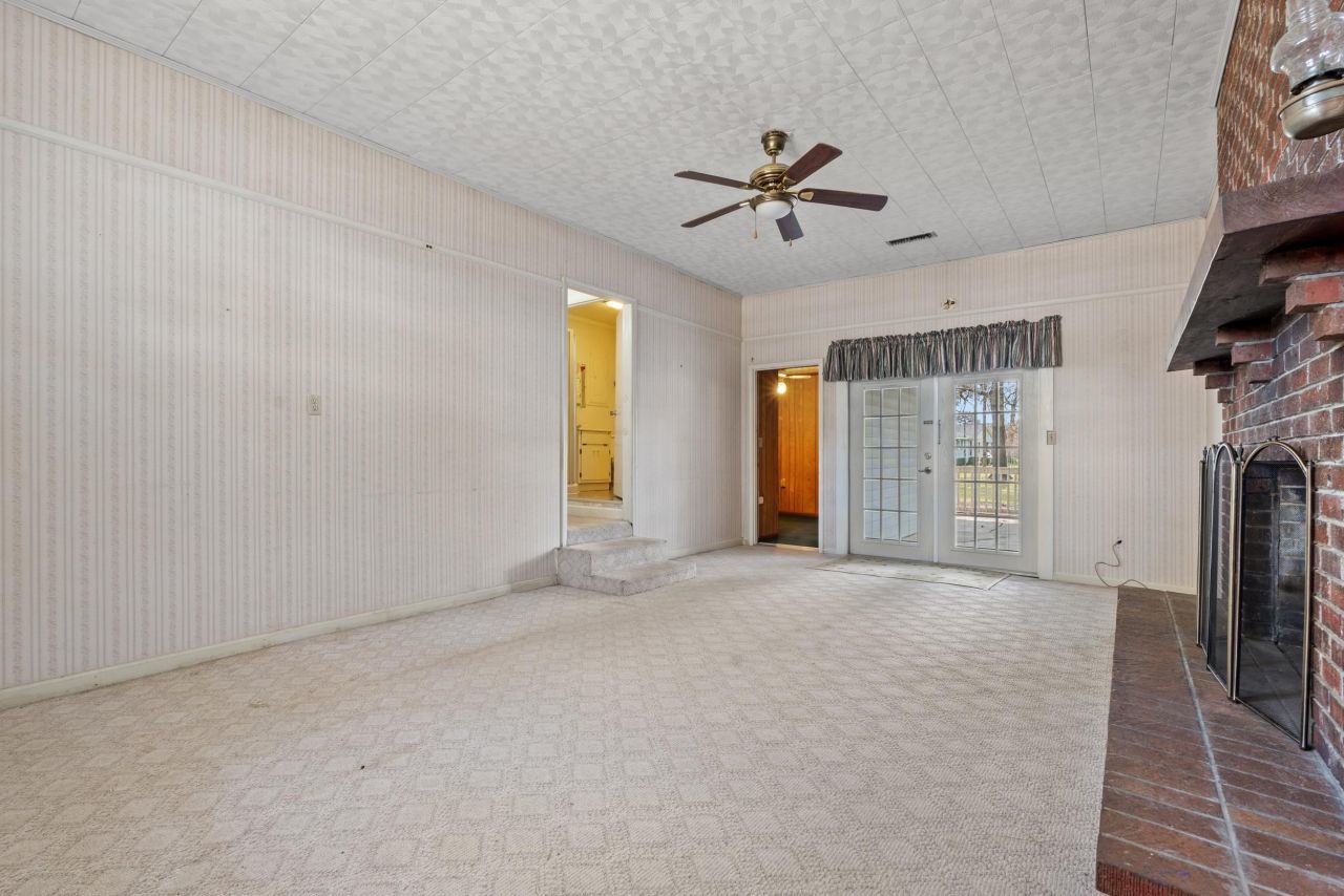 1623 Sherwood Dr. Photo 32