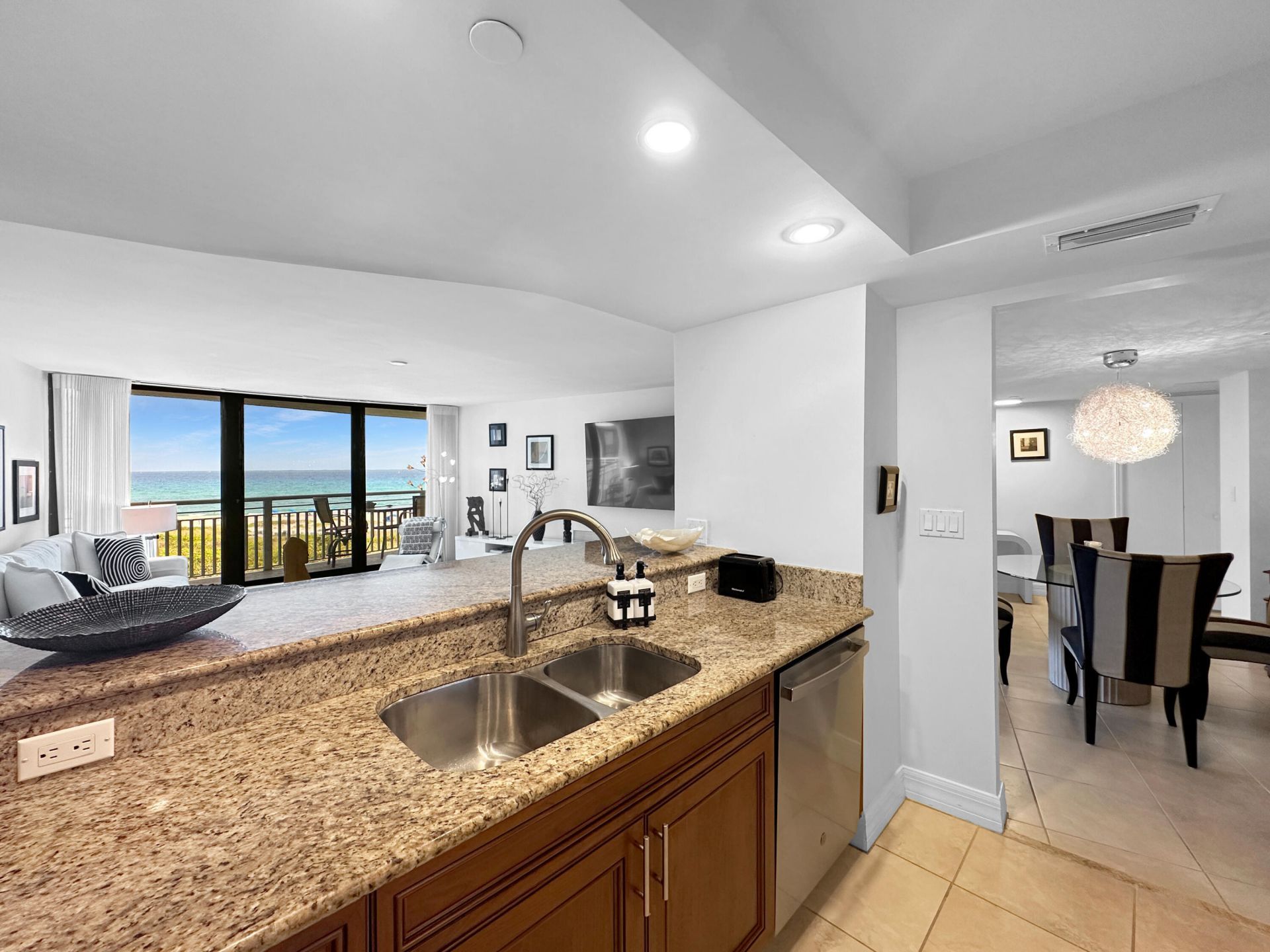 3000 N Ocean Drive, Unit 5e, Singer Island, FL 33404 Photo