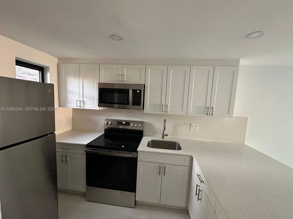 1901 NW S River Dr , Unit 33C, Miami, FL 33125