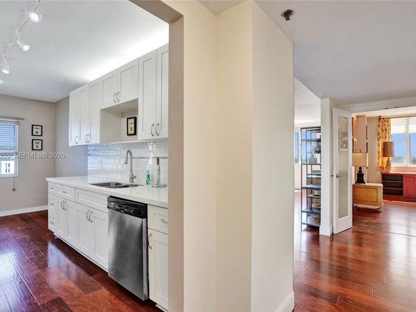 4001 Hillcrest Dr, Unit 817, Hollywood, FL 33021