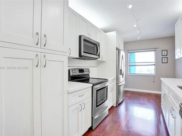 4001 Hillcrest Dr , Unit 817, Hollywood, FL 33021