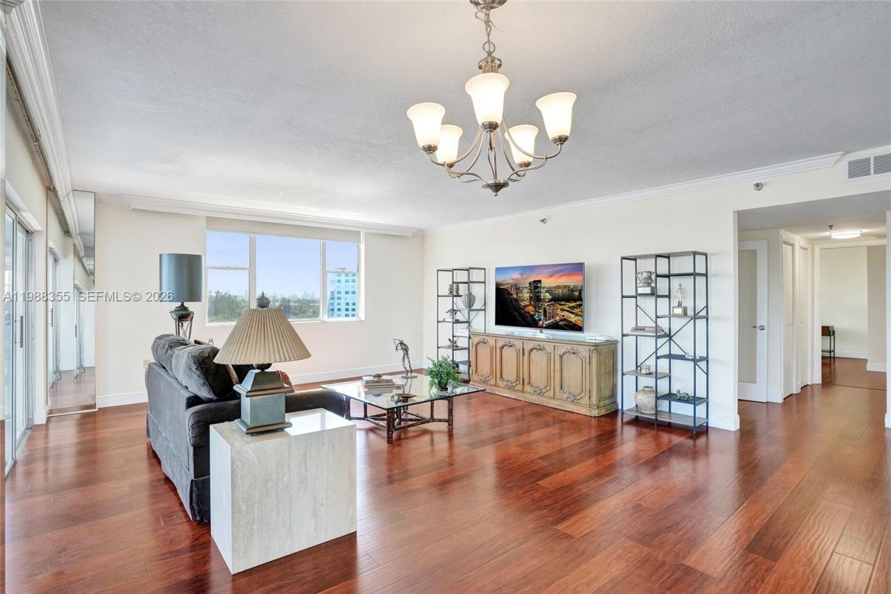 4001 Hillcrest Dr, Unit 817, Hollywood, FL 33021 Photo