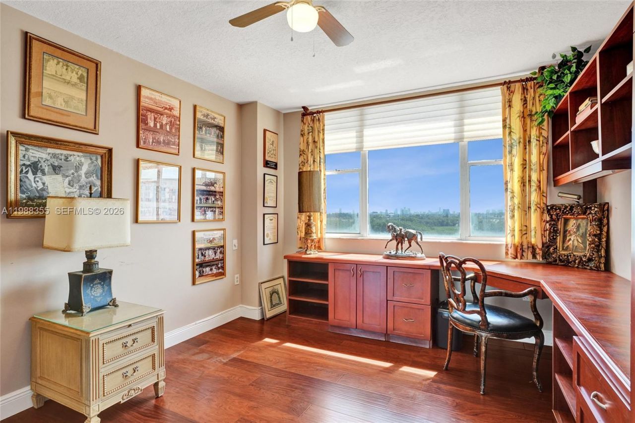 4001 Hillcrest Dr , Unit 817, Hollywood, FL 33021 Photo