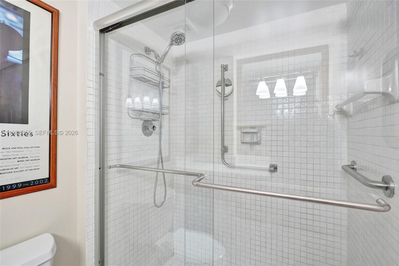 4001 Hillcrest Dr , Unit 817, Hollywood, FL 33021 Photo