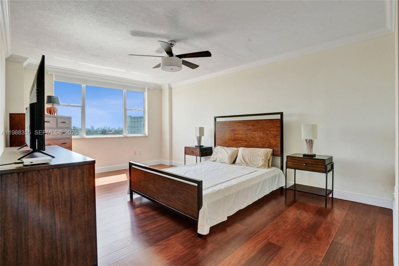 4001 Hillcrest Dr , Unit 817, Hollywood, FL 33021 Photo