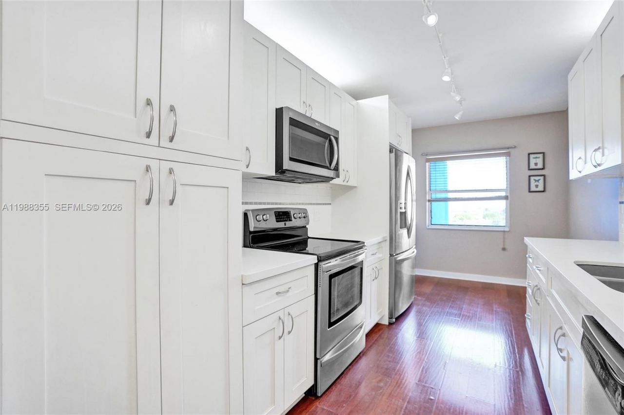 4001 Hillcrest Dr, Unit 817, Hollywood, FL 33021 Photo