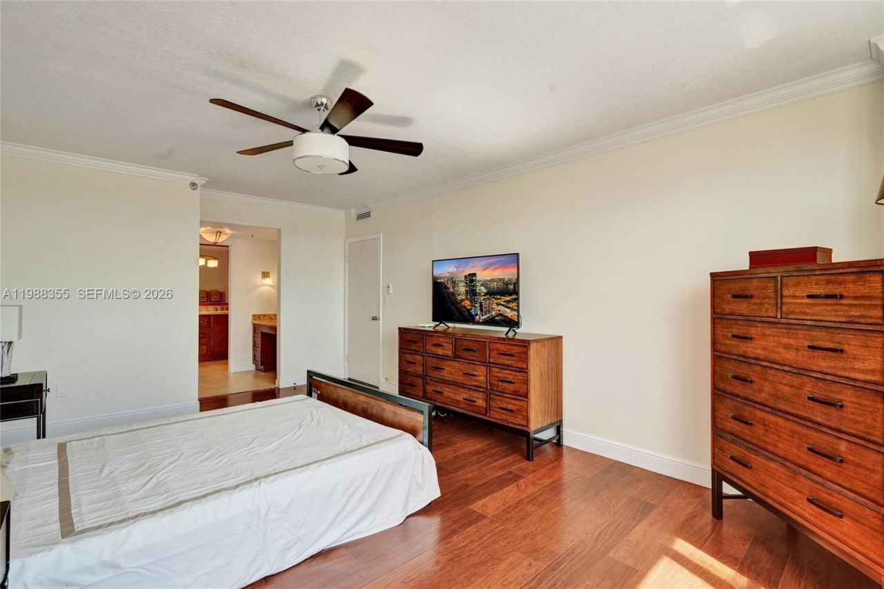 4001 Hillcrest Dr , Unit 817, Hollywood, FL 33021 Photo