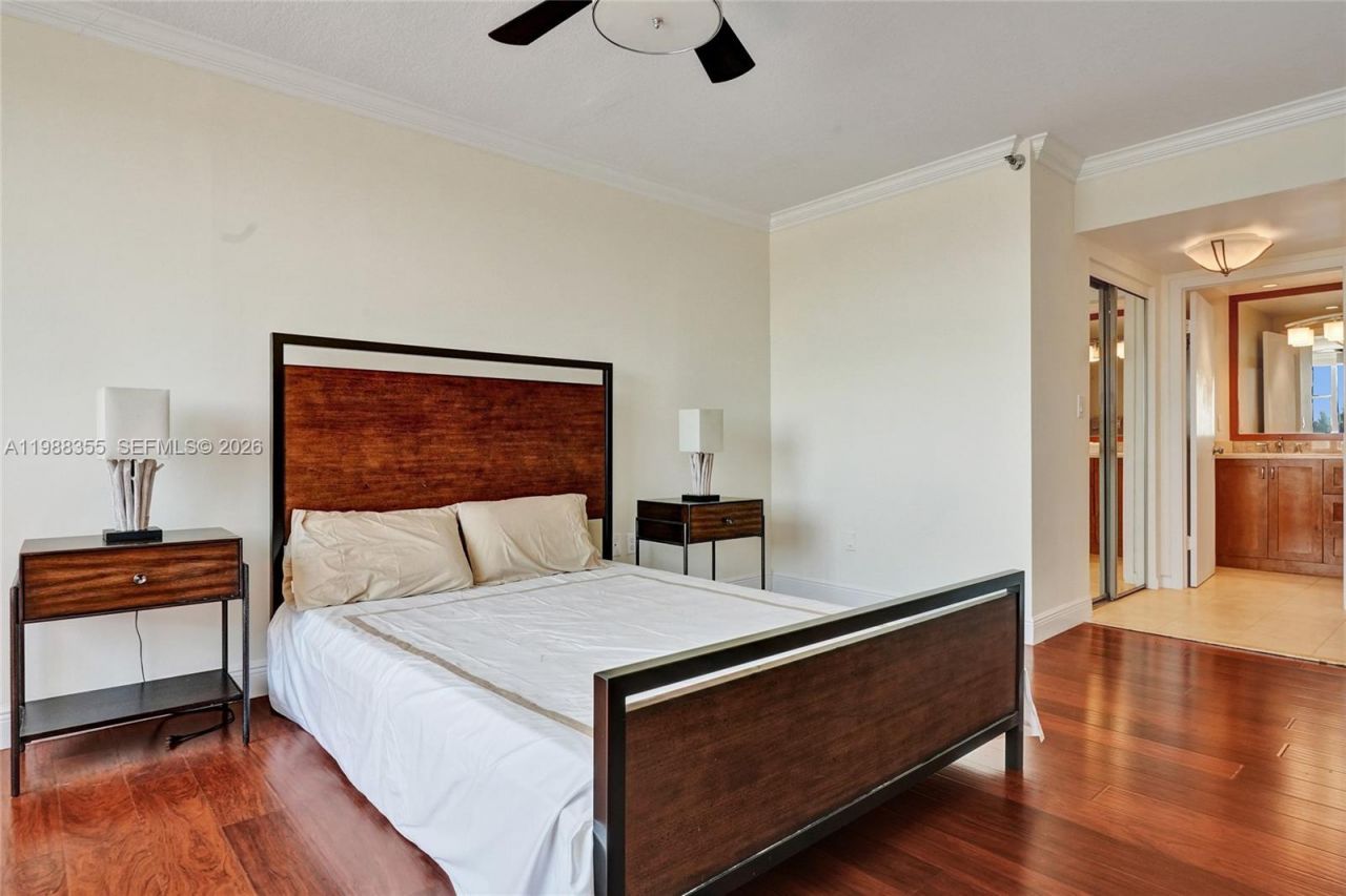 4001 Hillcrest Dr , Unit 817, Hollywood, FL 33021 Photo