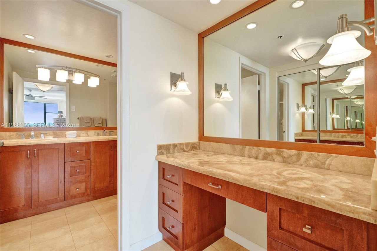 4001 Hillcrest Dr , Unit 817, Hollywood, FL 33021 Photo