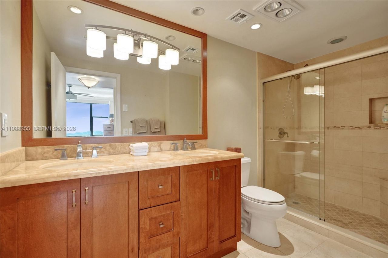 4001 Hillcrest Dr , Unit 817, Hollywood, FL 33021 Photo