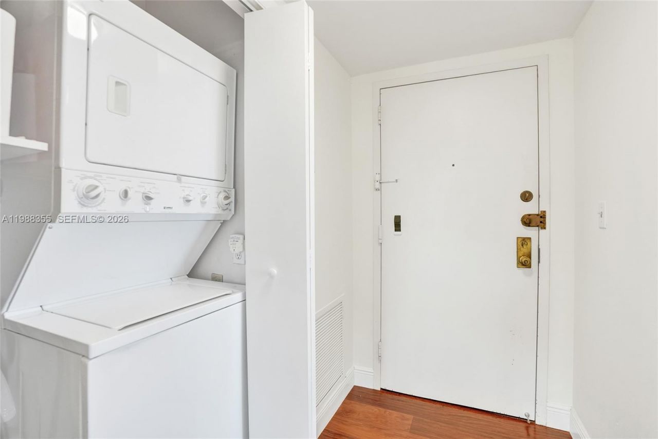 4001 Hillcrest Dr , Unit 817, Hollywood, FL 33021 Photo