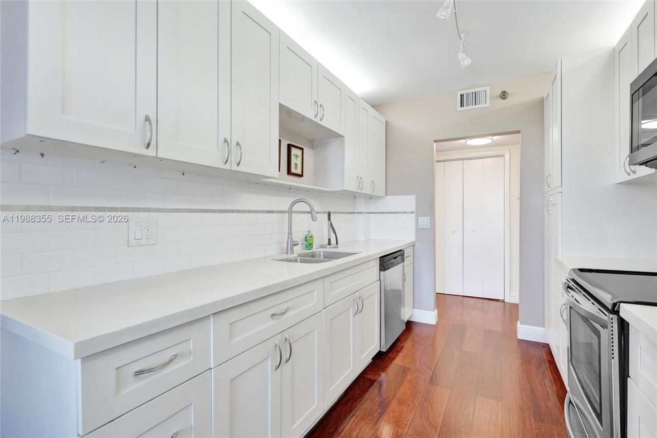 4001 Hillcrest Dr, Unit 817, Hollywood, FL 33021 Photo