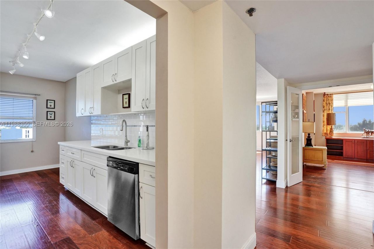 4001 Hillcrest Dr , Unit 817, Hollywood, FL 33021 Photo