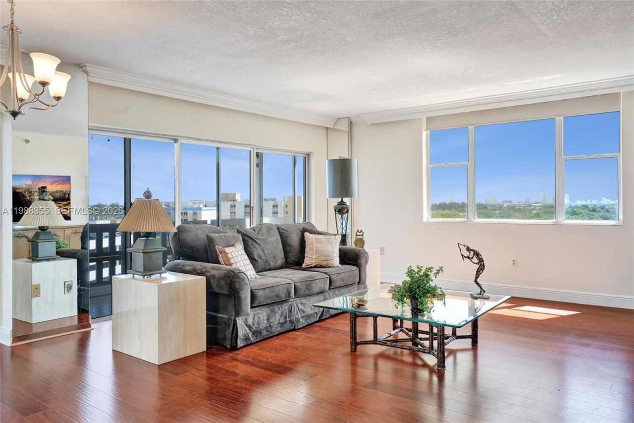 4001 Hillcrest Dr, Unit 817, Hollywood, FL 33021 Photo