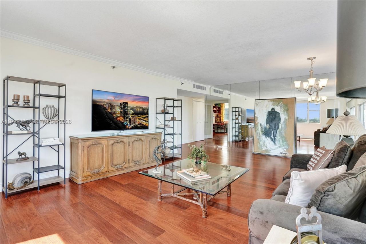 4001 Hillcrest Dr , Unit 817, Hollywood, FL 33021 Photo