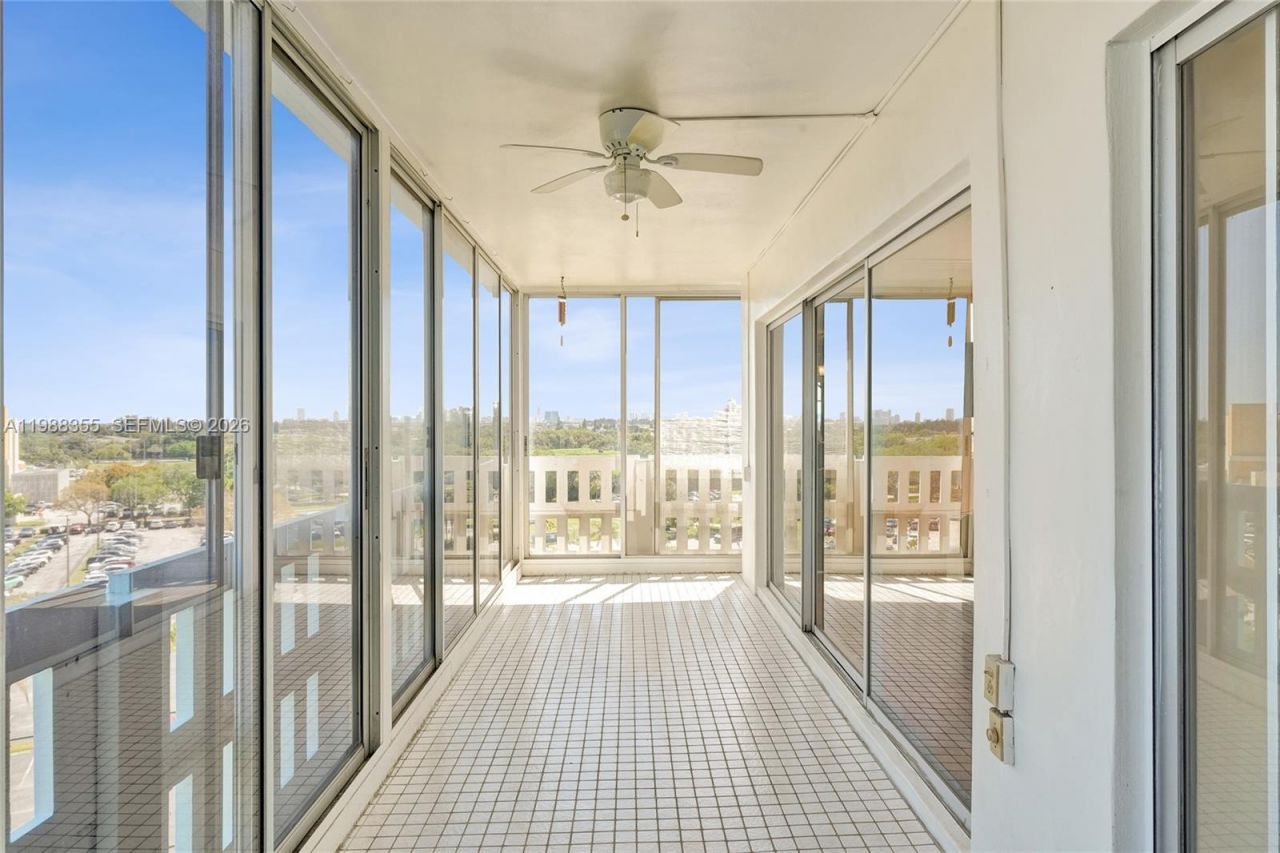 4001 Hillcrest Dr , Unit 817, Hollywood, FL 33021 Photo