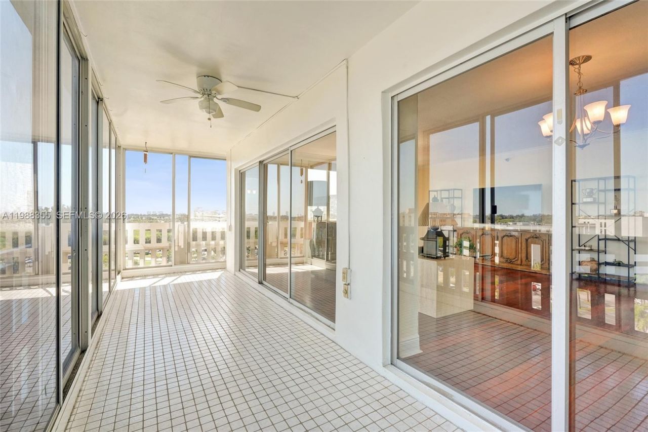 4001 Hillcrest Dr , Unit 817, Hollywood, FL 33021 Photo